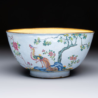 A Chinese Canton enamel 'Phoenix' bowl, Wan Yanchang Zhi 萬延常製 mark, 18th C.