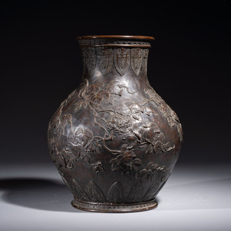 A fine Japanese bronze vase with vines and insects design, Okazaki Sessei 岡崎雪聲 mark, Meiji, 19/20th C.