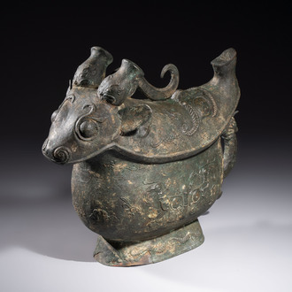 A rare and large Chinese archaistic bronze pouring vessel and cover, Gong 觥, Qing