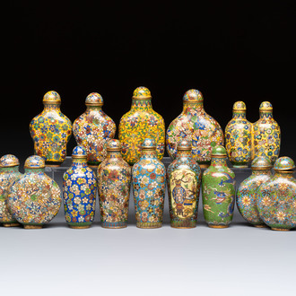 A collection of 12 Chinese cloisonné snuff bottles with floral design, 19/20th C.