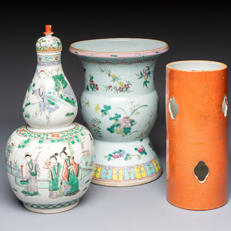 A Chinese famille rose spittoon, a famille verte covered double-gourd vase and a gilt-decorated coral-red-ground hat stand, Daoguang mark, 19th C.