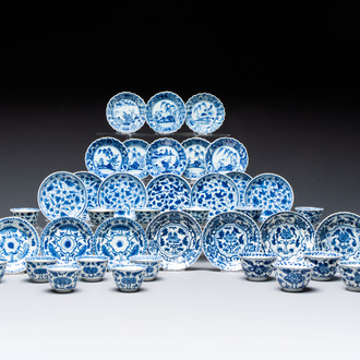17 Chinese blue and white cups and 22 saucers, Kangxi/Yongzheng