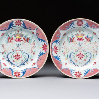 A pair of Chinese famille rose 'Winged Putti' plates, Yongzheng/Qianlong