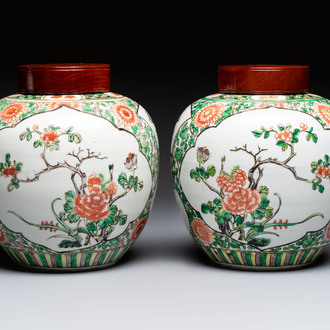 A pair of Chinese famille verte 'Floral' jars with wooden covers, 19th C.