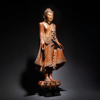 A very large Burmese mica-inlaid gilt-lacquered wooden Mandaly Buddha, 20th C.