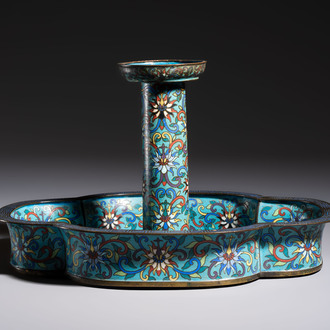 A Chinese cloisonné candleholder with quatrefoil base, 19/20th C.
