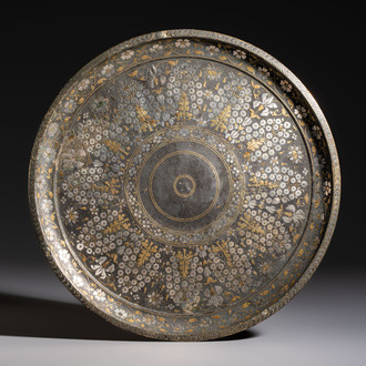 A fine Mughal silver- and brass-inlaid metal alloy Bidri tray, Bidar, Deccan, India, 17th C.