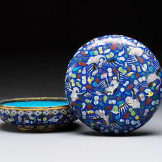 A Chinese cloisonné 'Cranes' box and cover, 19th C.