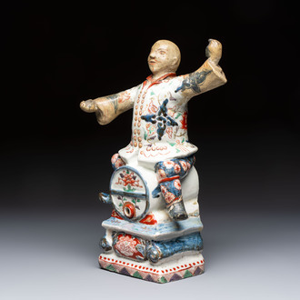 A rare Japanese Imari figural table fountain or spirit keg, Edo, late 17/early 18th C.