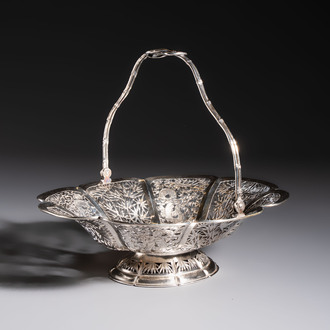 A Chinese silver 'Dragons and Bamboo' basket, Hung Chong 安昌 mark, 19/20th C.