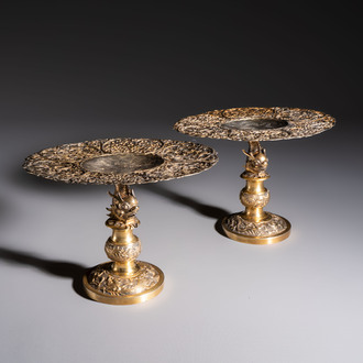 A pair of Chinese gilt-silver 'Dragon' tazzas, Heng Lai 恒來 marks, 19/20th C.