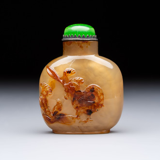 A Chinese agate 'Rooster' snuff bottle, 1780-1850