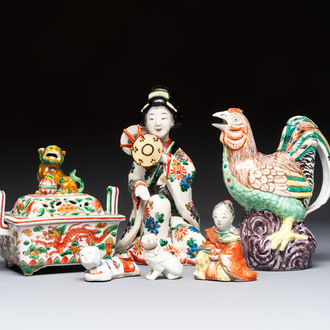 Four Japanese sculptures, a rooster-form ewer and a covered censer, Wanli mark, 19/20th C.