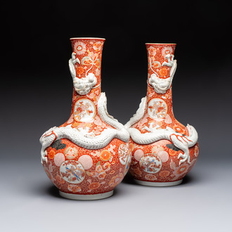 A pair of Japanese Imari 'Dragon' vases, Hichōzan Shinpo 肥碟山信甫 mark, Meiji, 19th C.