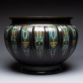 A large Japanese champlevé enamel bronze jardinière, Meiji, 19th C.
