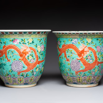 A pair of Chinese famille rose Dayazhai-style 'Dragon' jardinières, 20th C.