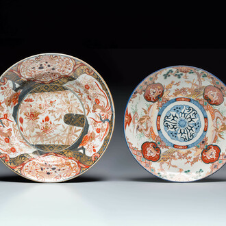 Two large Japanese Imari dishes, Chenghua mark, 17/19th C.