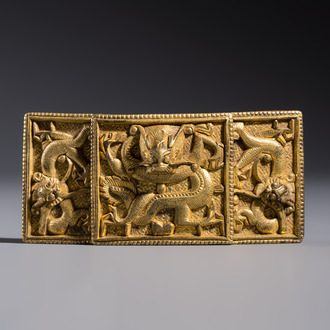 A Chinese gilt-bronze 'Dragon' belt buckle, 19th C.