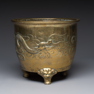 A large Chinese bronze 'Dragon' tripod censer, 19th C.