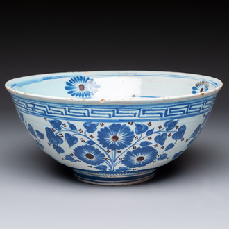 A European pottery Safavid-style bowl with a pseudo-Chinese mark, 18th C.