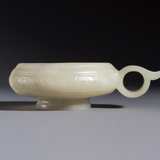 A Chinese archaistic celadon jade handled cup, 'Yi 匜', 17/18th C.