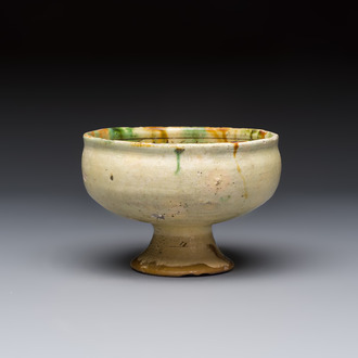An Italian incised slipware footed bowl, 16/17th C.