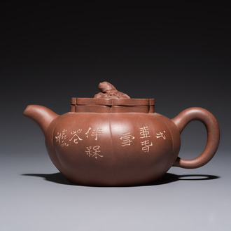 A Chinese Yixing stoneware inscribed teapot and cover, Zhong Shi Qiu 中獅球 mark, 20th C.