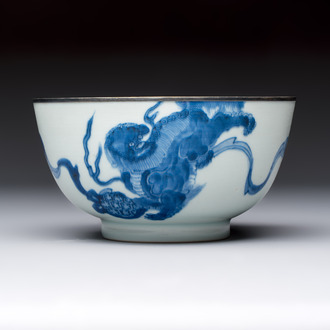 A Chinese blue and white 'Bleu de Hue' bowl with mythical beasts, Nguyen 阮 mark, 19th C.