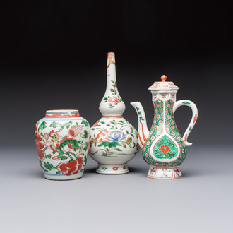 A Chinese famille verte rosewater sprinkler, a wucai jar and a Samson Paris verte-style covered ewer, 17/19th C.