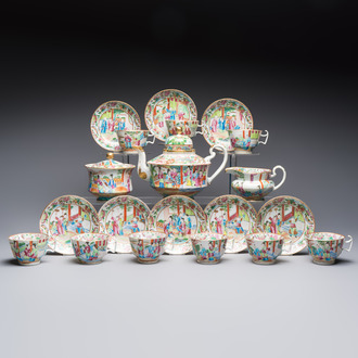A Chinese Canton famille rose 20-piece tea service with figural design, 19th C.