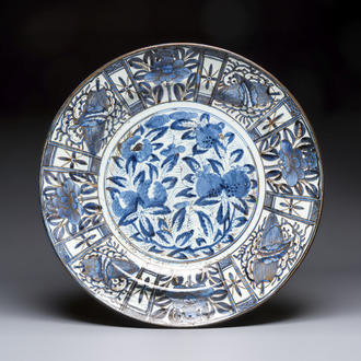 A massive Japanese Arita blue and white gilt-decorated dish with floral design, Edo, 17th C.