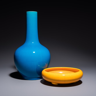 A Japanese Awaji orange-glazed brush washer, marked, and a blue-glazed vase, 19/20th C.
