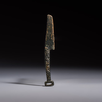 A rare Chinese archaic bronze knife with 'Dragon' design, Western Zhou