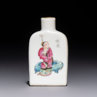 A Chinese famille rose 'Wu Shuang Pu' snuff bottle, Daoguang mark, 19th C.