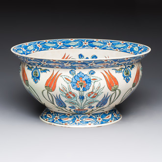 A fine Iznik-style footed bowl, Samson, Paris, 19th C.
