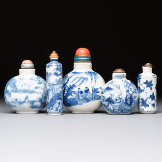 Five various Chinese blue and white snuff bottles, Yongzheng, Qianlong and Tongzhi marks, 19th C.