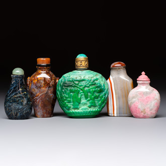Five Chinese hardstone and glass snuff bottles, 20th C.