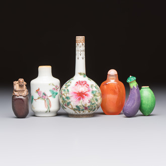 A group of four Chinese porcelain and agate snuff bottles, a miniature vase and a carved seed, Yongzheng and Qianlong marks, 19/20th C.