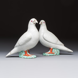 A pair of Chinese famille rose doves, Qianlong