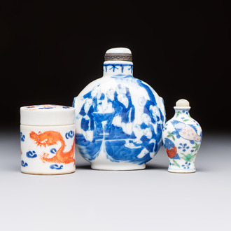 A Chinese iron-red 'Dragon' covered box, a blue and white '100 Boys' and a famille verte 'Fish' snuff bottle, Shunzhi mark, 19th C.