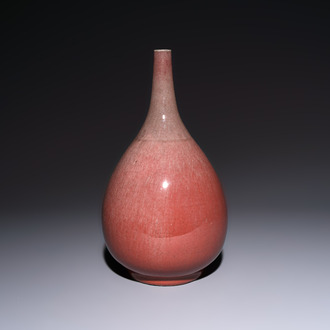 A Chinese copper-red-glazed bottle vase, 18/19th C.