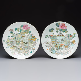 Two Chinese famille rose 'Antiquities' dishes, Guangxu marks, 19/20th C.