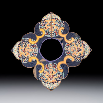 A Chinese embroidered silk 'Dragon' collar, late 19th C.