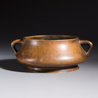 A Chinese double-handled bronze incense burner, Xuande mark, 17/18th C.