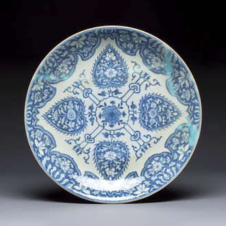 A large Chinese blue and white dish with floral design, Kangxi