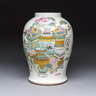 A Chinese famille rose 'Antiquities' vase, 19/20th C.