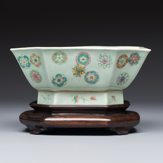 A Chinese octagonal famille rose celadon-ground 'Brocade Balls' offering bowl on a wooden stand, Daoguang mark, 19th C.
