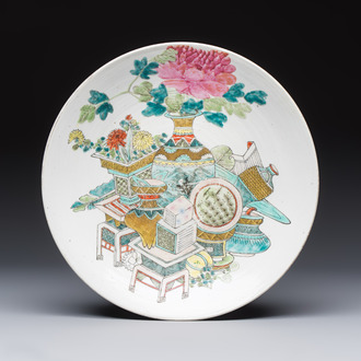 A Chinese famille rose 'Antiquities' dish, Tongzhi mark, 19/20th C.