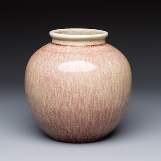 A Chinese peachbloom-glazed globular vase, 19th C.