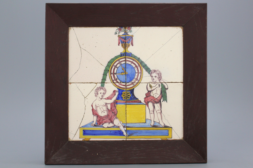 Delfts polychroom tegeltableau, met klok, vermoedelijk Utrecht, 19e eeuw
